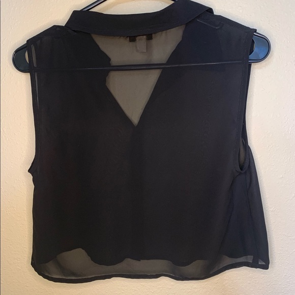 Decree Cropped Button Up - Picture 4 of 4